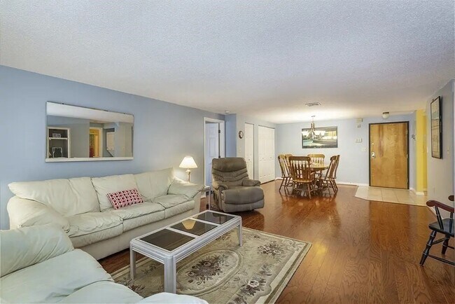 Building Photo - 8 9th St