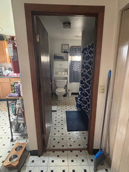 Building Photo - 117 Short St