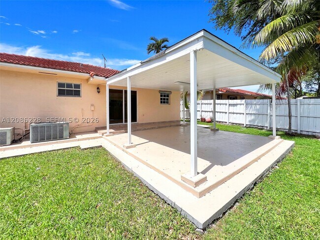 Building Photo - 3650 SW 27th St