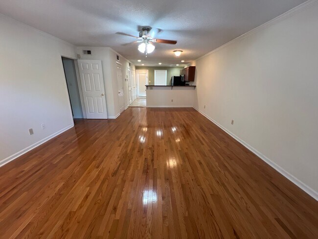 Building Photo - 2 Bed 2 Bath Condo