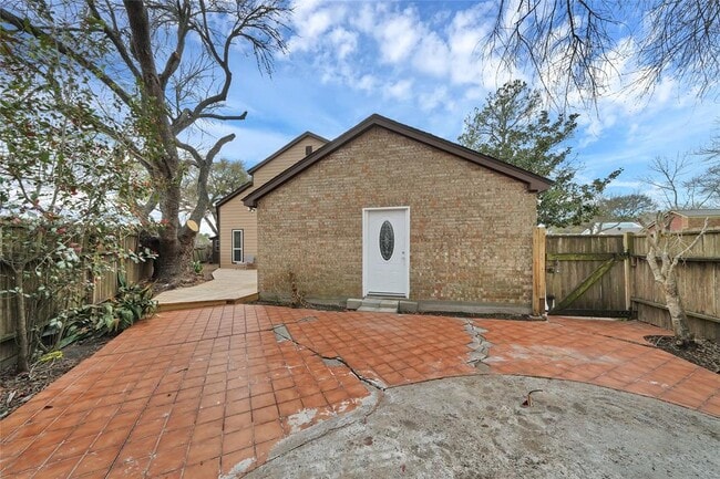 Building Photo - 803 Chateau Pl