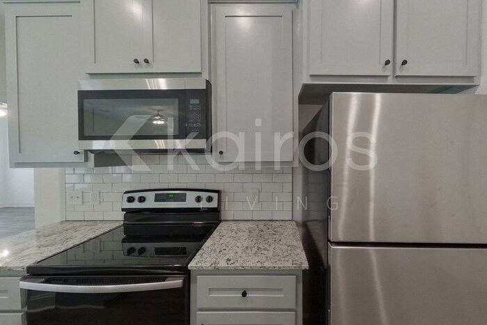 Building Photo - 8008 Hendrick Dr