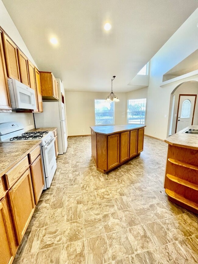 Building Photo - 3bed/2bath Rancher Style Home in Post Falls