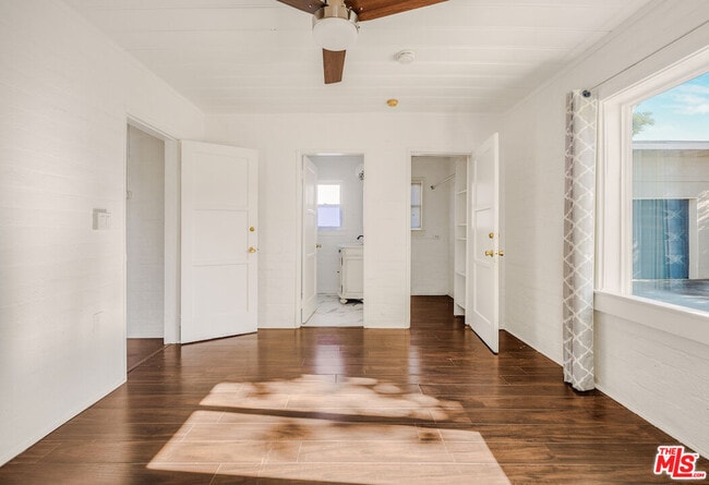 Building Photo - 5754 Fallbrook Ave