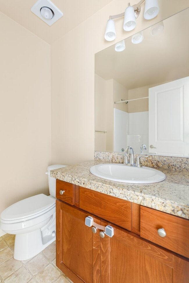 Building Photo - Charming 3 Bedroom Townhome in West Highla...