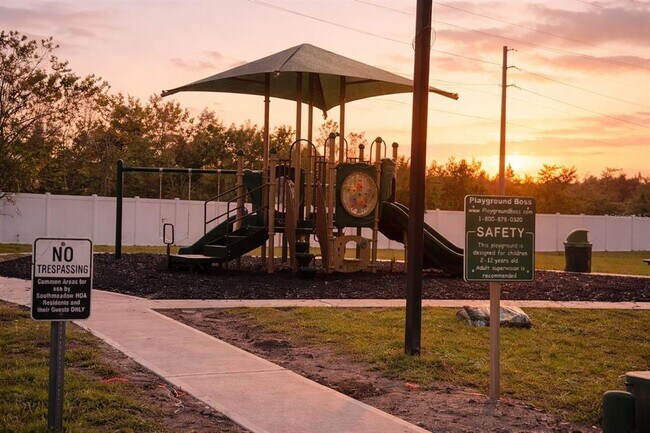 Building Photo - 572 Cresting Oak Cir