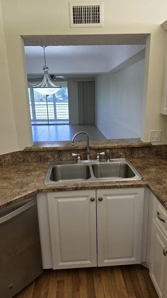 Building Photo - 23305 Barwood Ln N