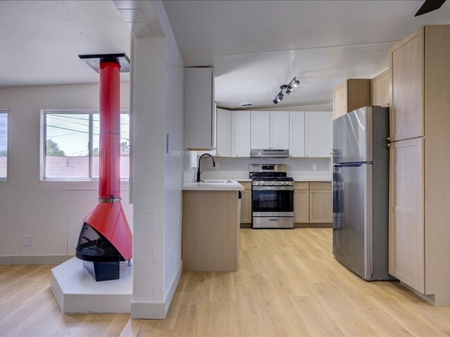 Building Photo - Fully Remodeled 3BR Home + Detached Bonus Room | Private Yard | Central A/C