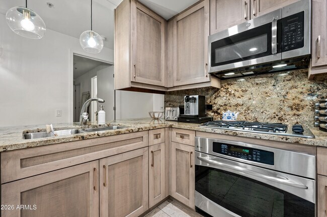 Building Photo - 7151 E Rancho Vista Dr