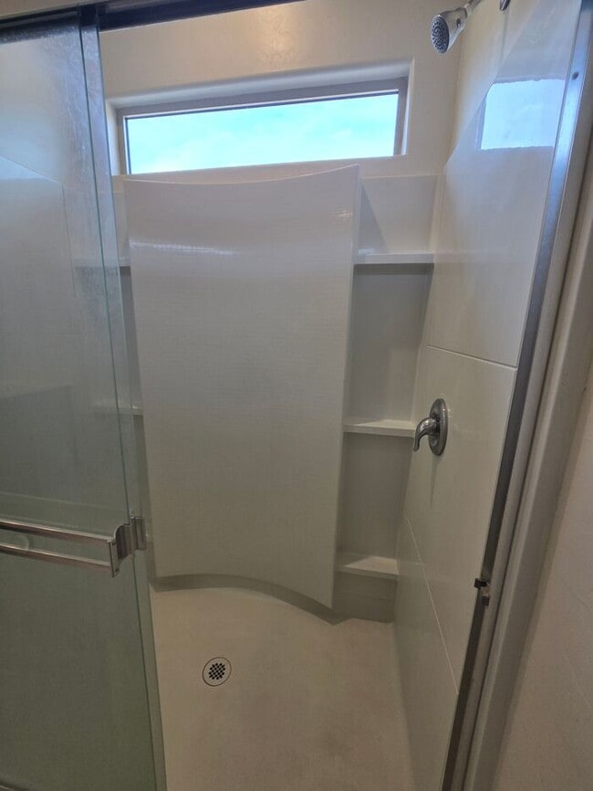 Building Photo - Freshly updated 3 bedroom/ 2 bath Home