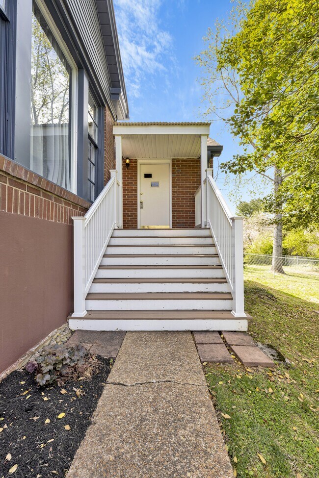 Building Photo - 305 Connell St