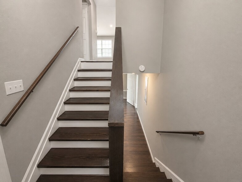 Building Photo - 746 Haven Ln