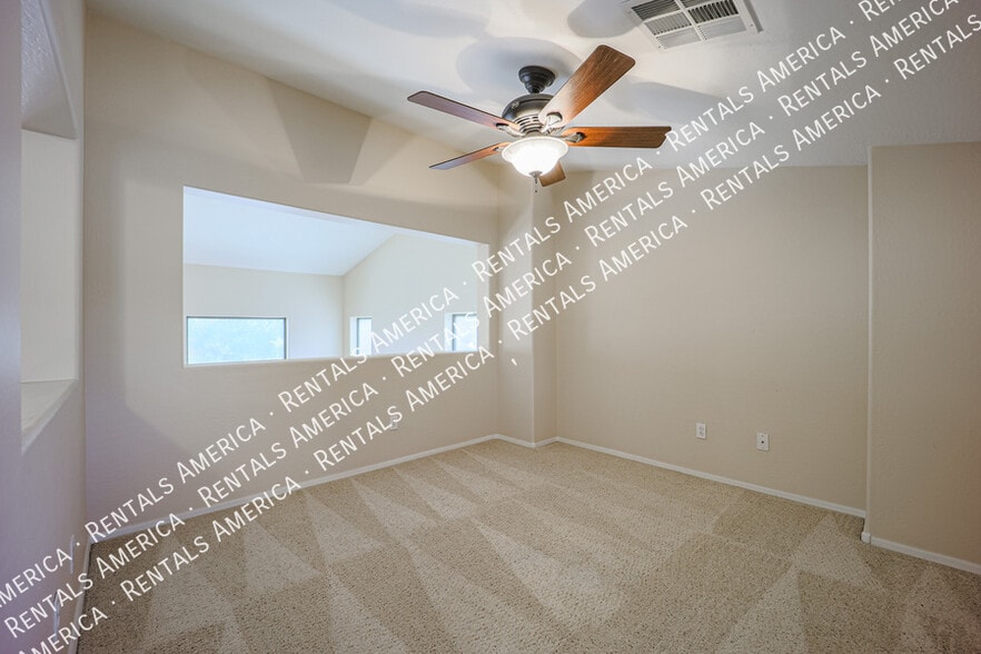 Building Photo - 3854 E Parkview Dr