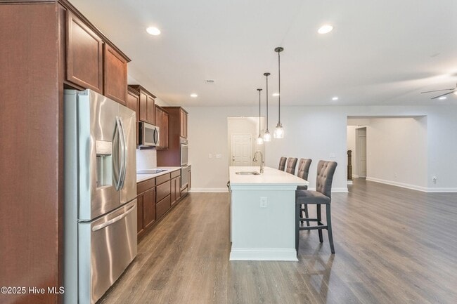 Building Photo - 570 Tullimore Ln