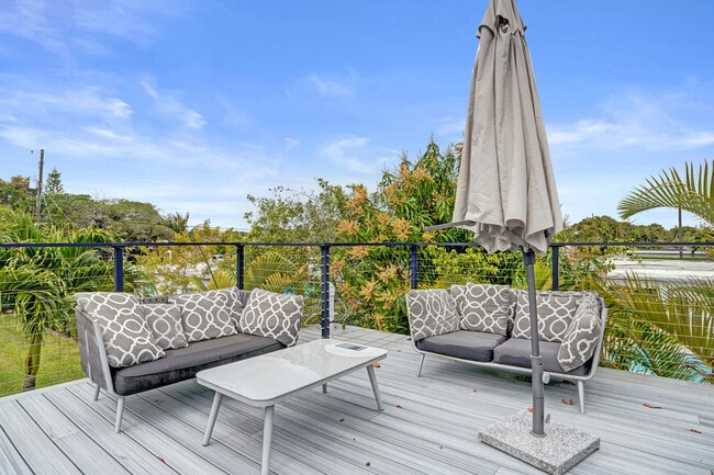 Building Photo - 311 SE 3rd Ave