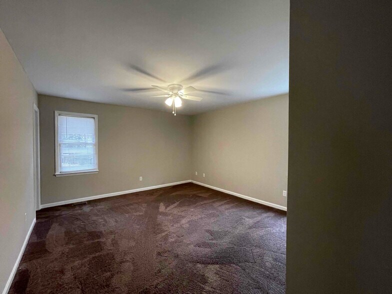 Building Photo - 1235 Shakentown St