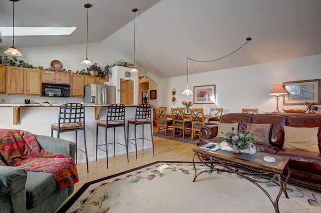 Building Photo - WINTER RENTAL 4BDR 3BA WILDERNEST NOV 1 20...