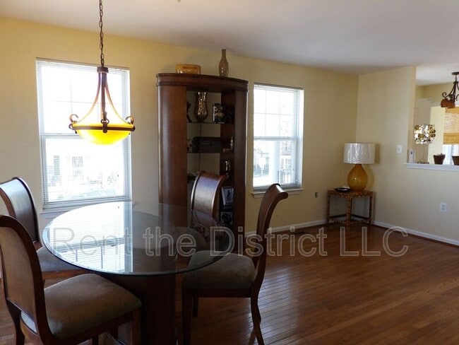 Building Photo - 1026 Wahler Pl SE