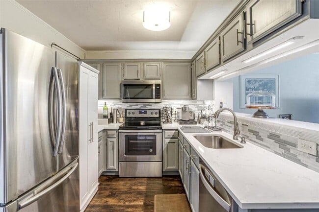 Building Photo - MOVE IN SPECIAL 3rd month FREE - Lovely 2-...