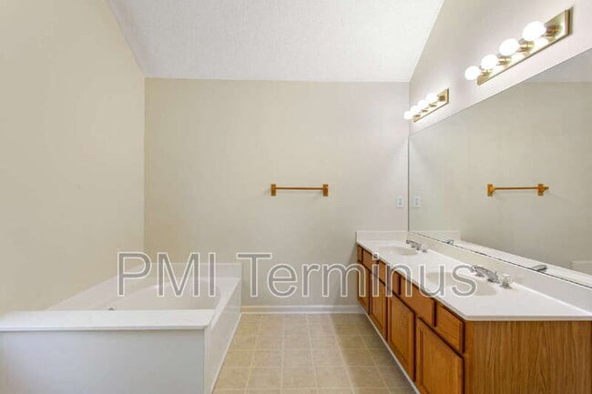 Building Photo - 76 Winward Way SE