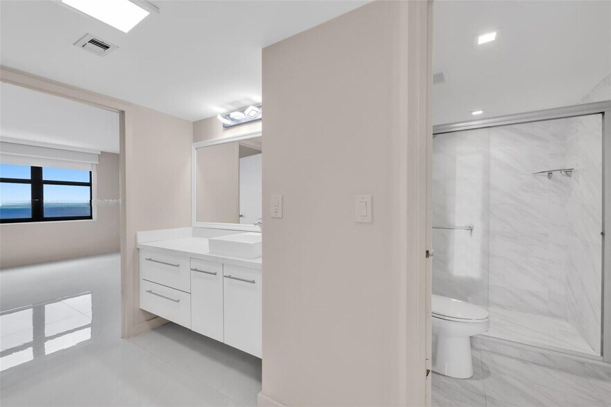 Building Photo - 2333 Brickell Ave