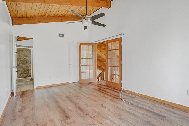 Building Photo - 100 Sparrow Dr