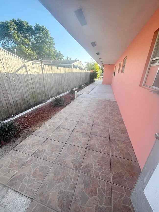 Building Photo - 531 C St