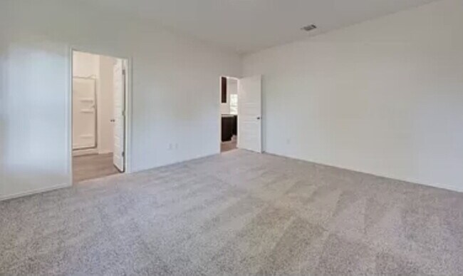 Building Photo - "Spacious 3-Bedroom Gem with 2 Full Baths on Chandler Road - Your San Antonio Sanctuary Awaits!"