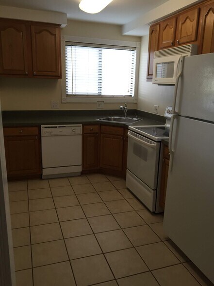 Kitchen - 25863 Woodward Ave