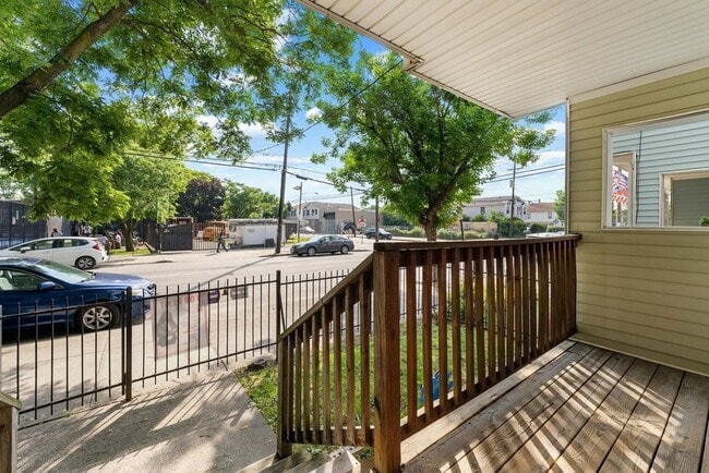 Building Photo - 338 Johnston Ave