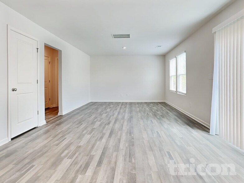 Building Photo - 210 Coventry Ct