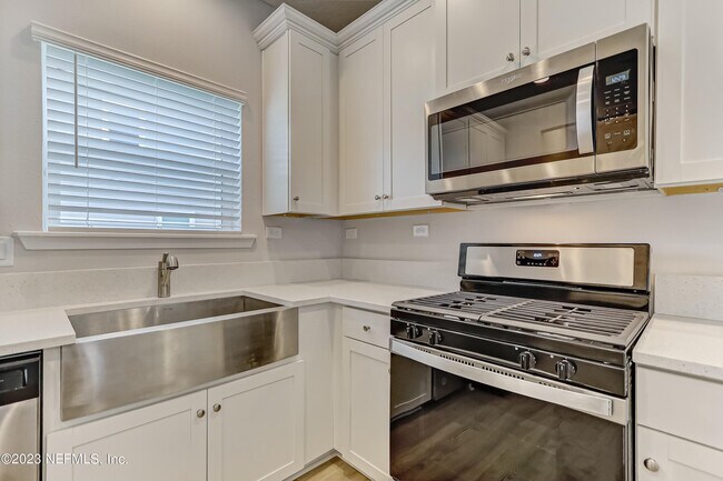Building Photo - 278 Holly Forest Dr