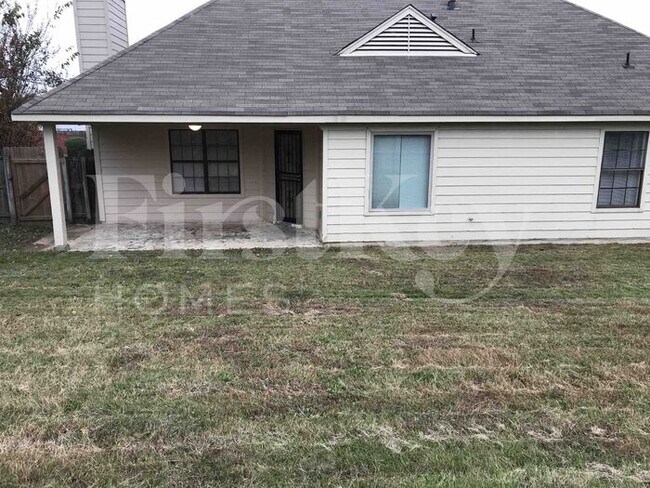 Building Photo - 6577 Cross Oak Dr