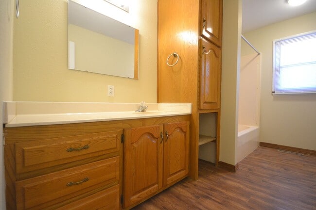 Building Photo - NICE 3 Bed 2 Bath home in Bolivar! Excellent Area!