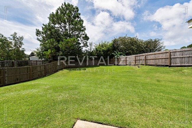 Building Photo - Stunning 4 Bed 2 Bath Home in West Mobile!