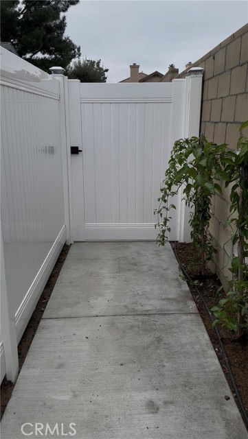 Building Photo - 7317 Kelvin Ave