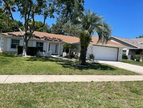 Building Photo - Adorable 2 bedroom 2 bath pool home in Seven Hills