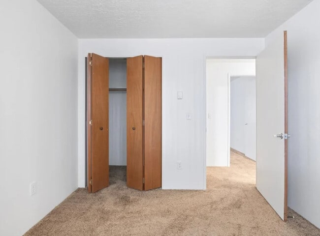 Building Photo - Cedar Crest Townhomes