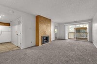Building Photo - 2bed, 2bath condo with W/D, Balsony and river access