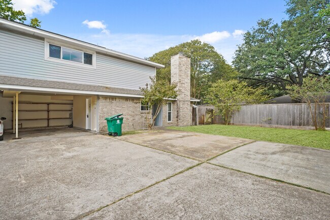 Building Photo - 10814 Sugar Hill Dr