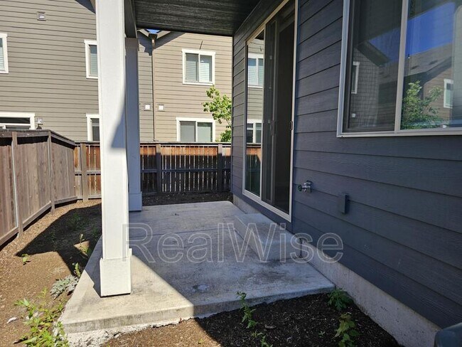 Building Photo - 5724 NE 58th Way