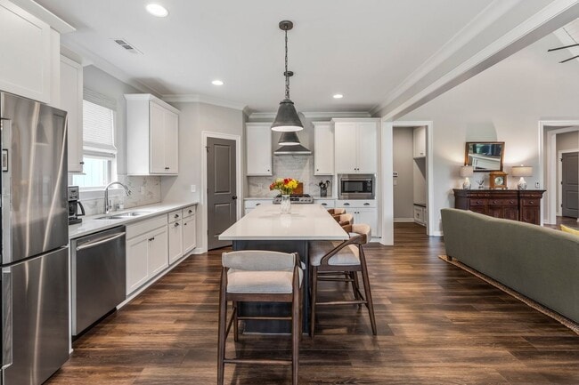 Building Photo - Spotless rental home in the highly sought-after McDaniels neighborhood in College Grove