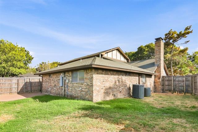Building Photo - 2865 Meadowbrook Dr