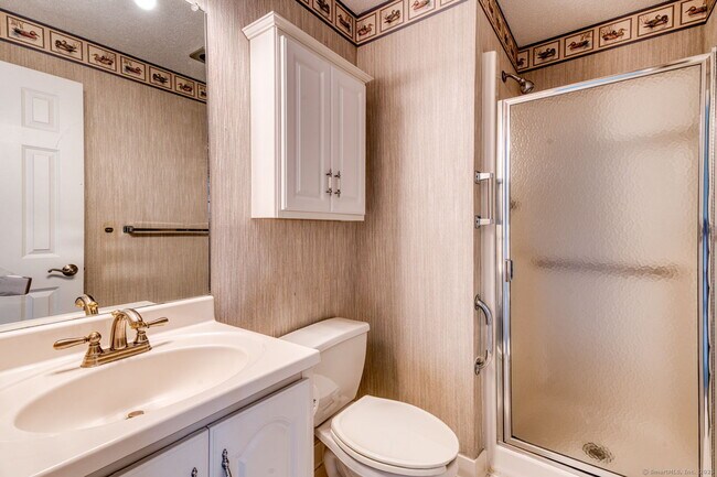 Building Photo - 592 Mountain Rd