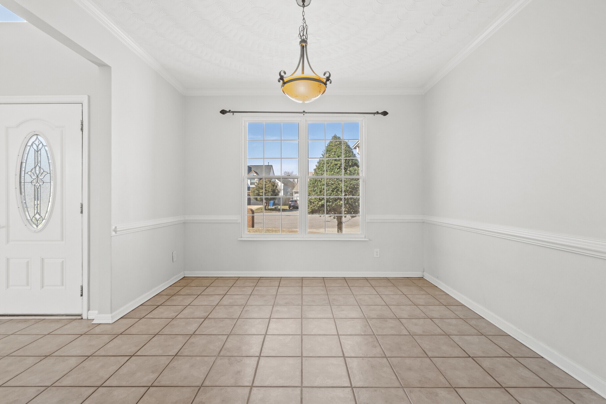 Building Photo - 305 Hidden Falls Ct