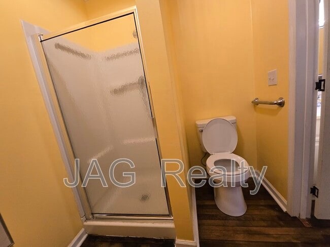 Building Photo - 328 W Liberty St