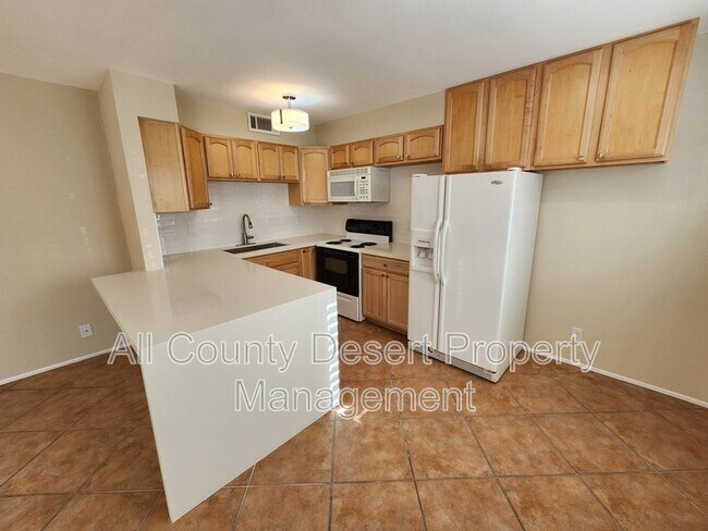 Building Photo - 760 E Cottonwood Rd