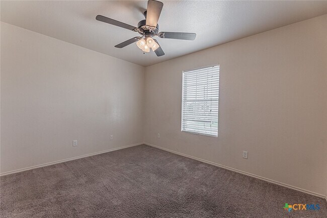 Building Photo - 2406 Waterfall Dr