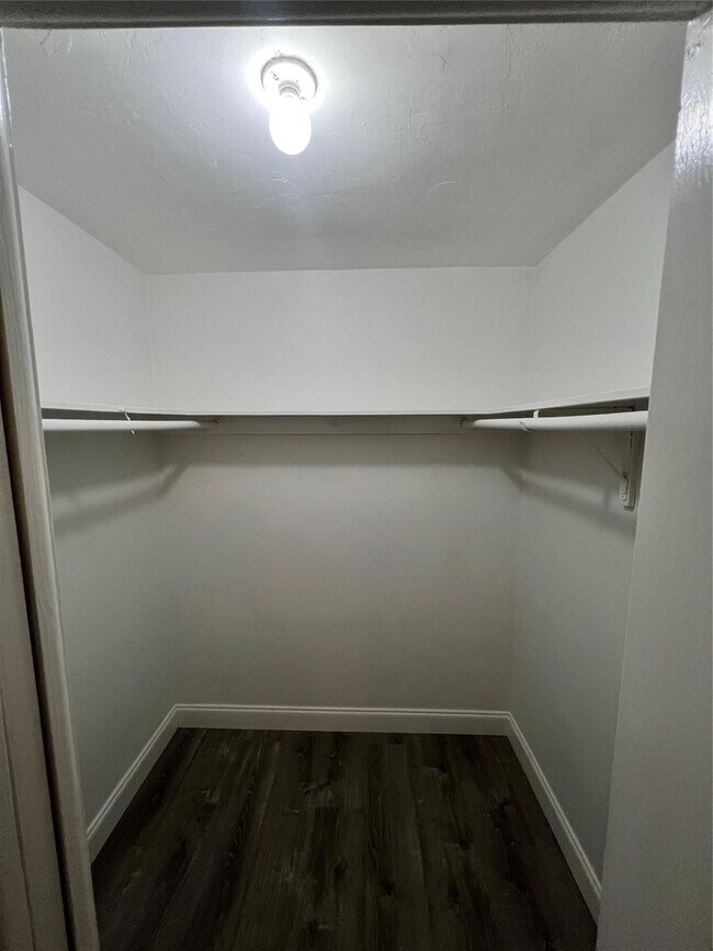 Building Photo - 1201 SE 2nd Ct