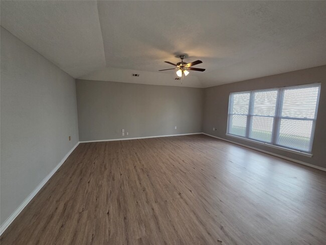 Building Photo - 16506 Forest Bend Ave